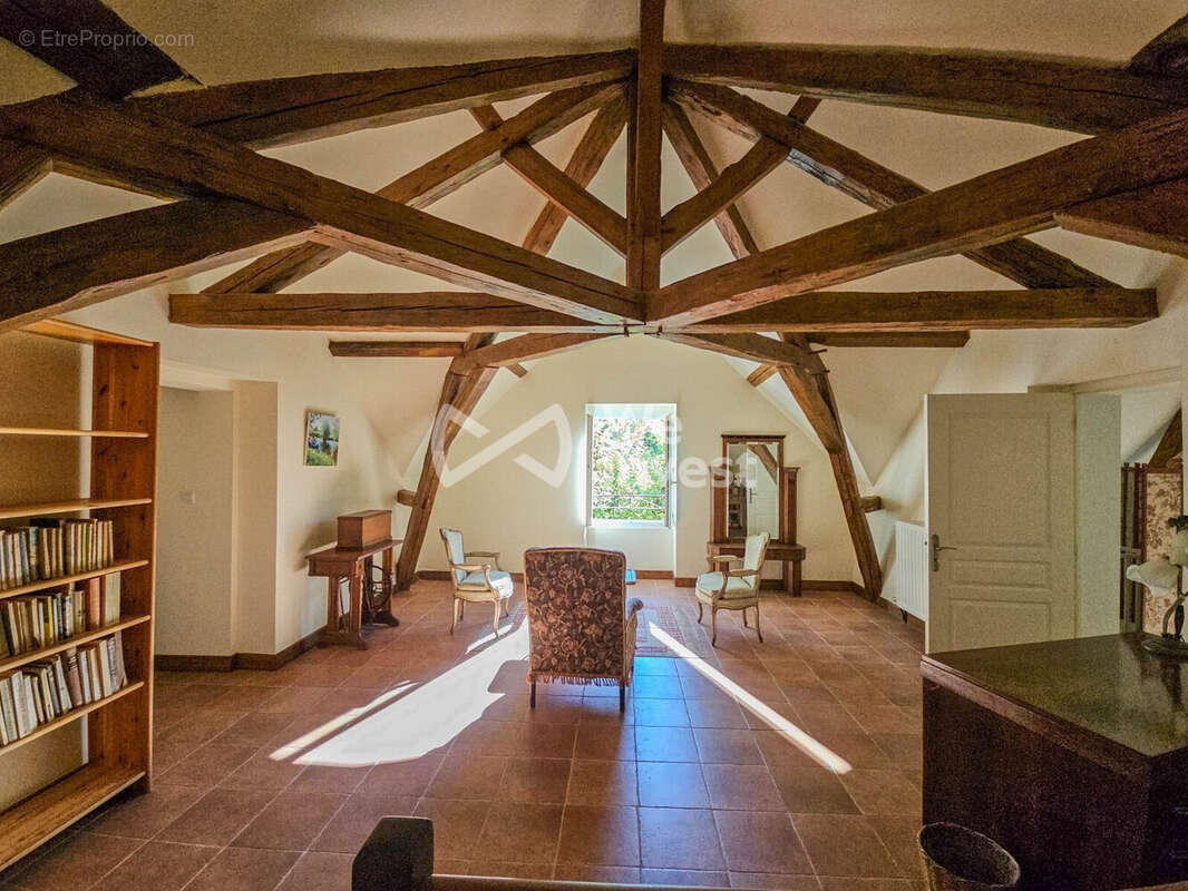 Maison à FAYE-LA-VINEUSE