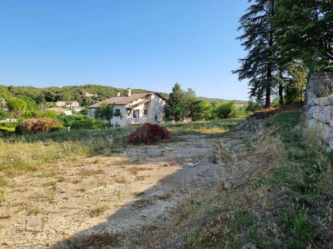 Terrain à ROUSSON