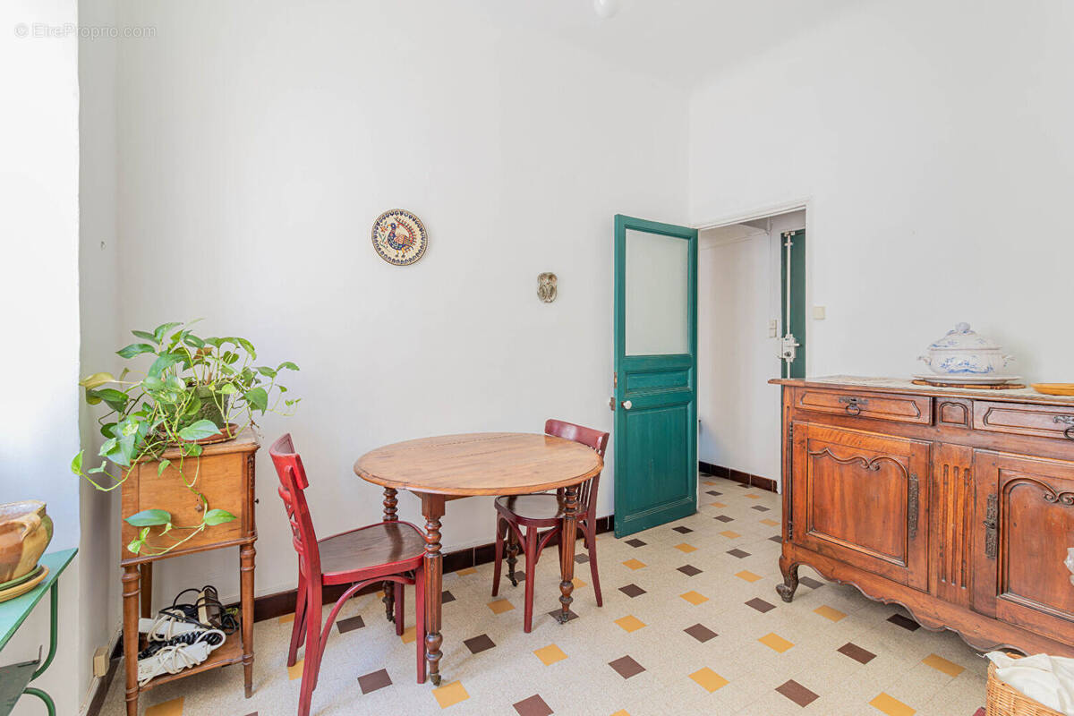 Appartement à MARSEILLE-1E