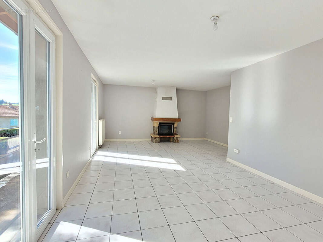 Maison à BRIVES-CHARENSAC