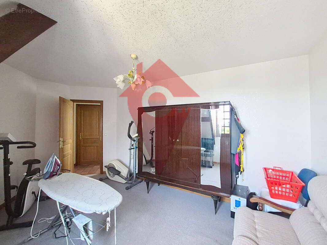 La ville-du-bois - propriété familiale de caractère - dpe c - terrain 2 460 m2 - environ 181 m2 habitables - photo 15