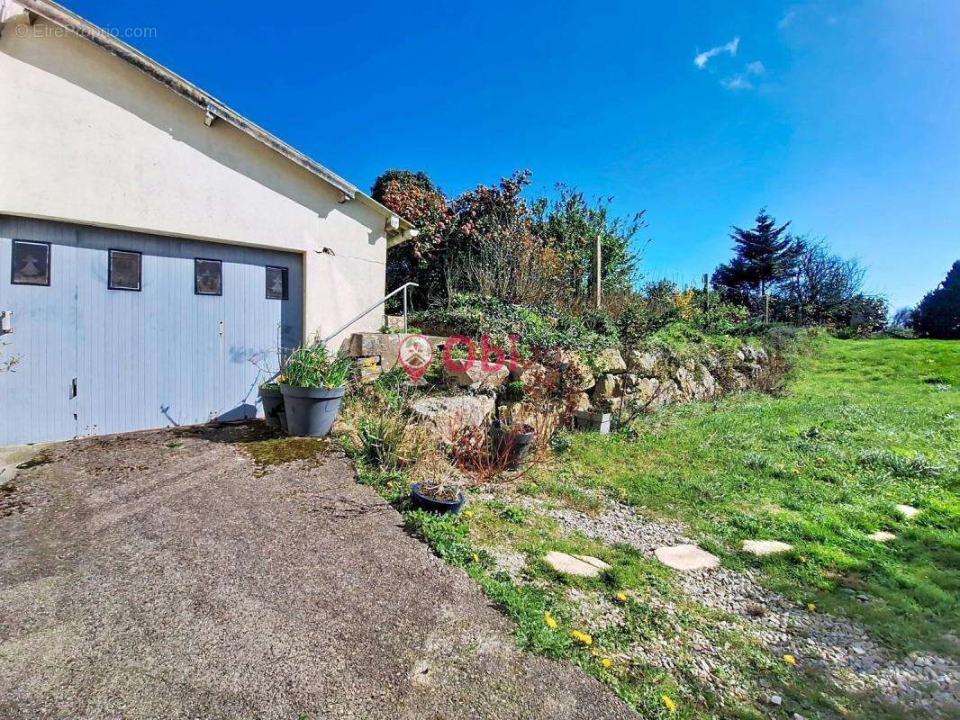 Charme et Authenticité : Maison Finistérienne sur Terrain de 1000 m² - photo 22