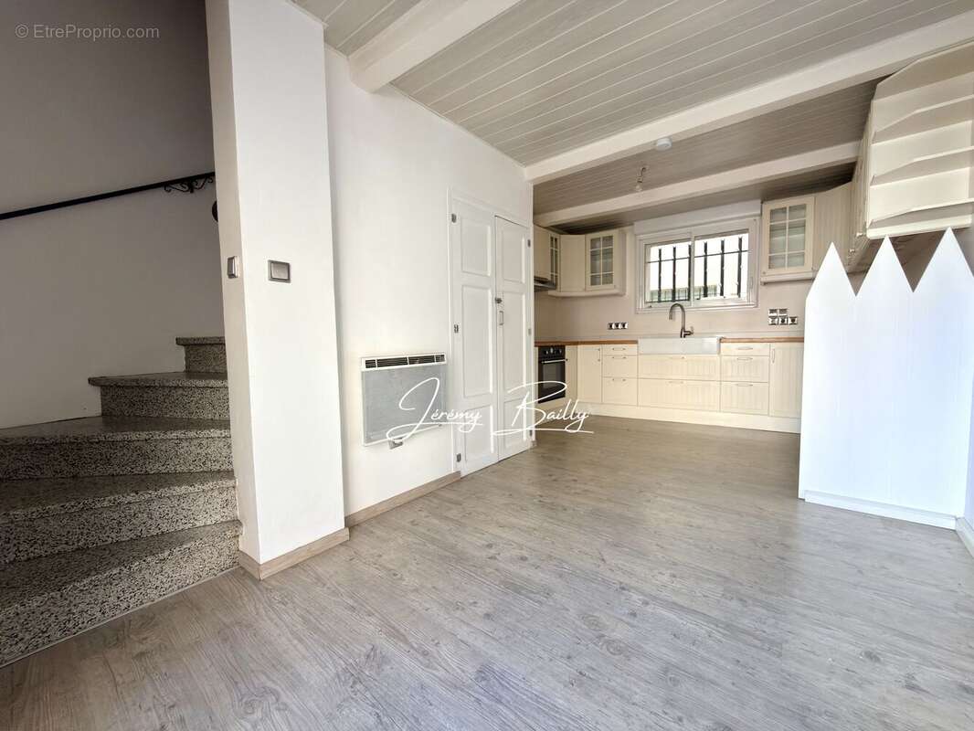 Maison 52 m² à Saint-Esteve  - photo 6