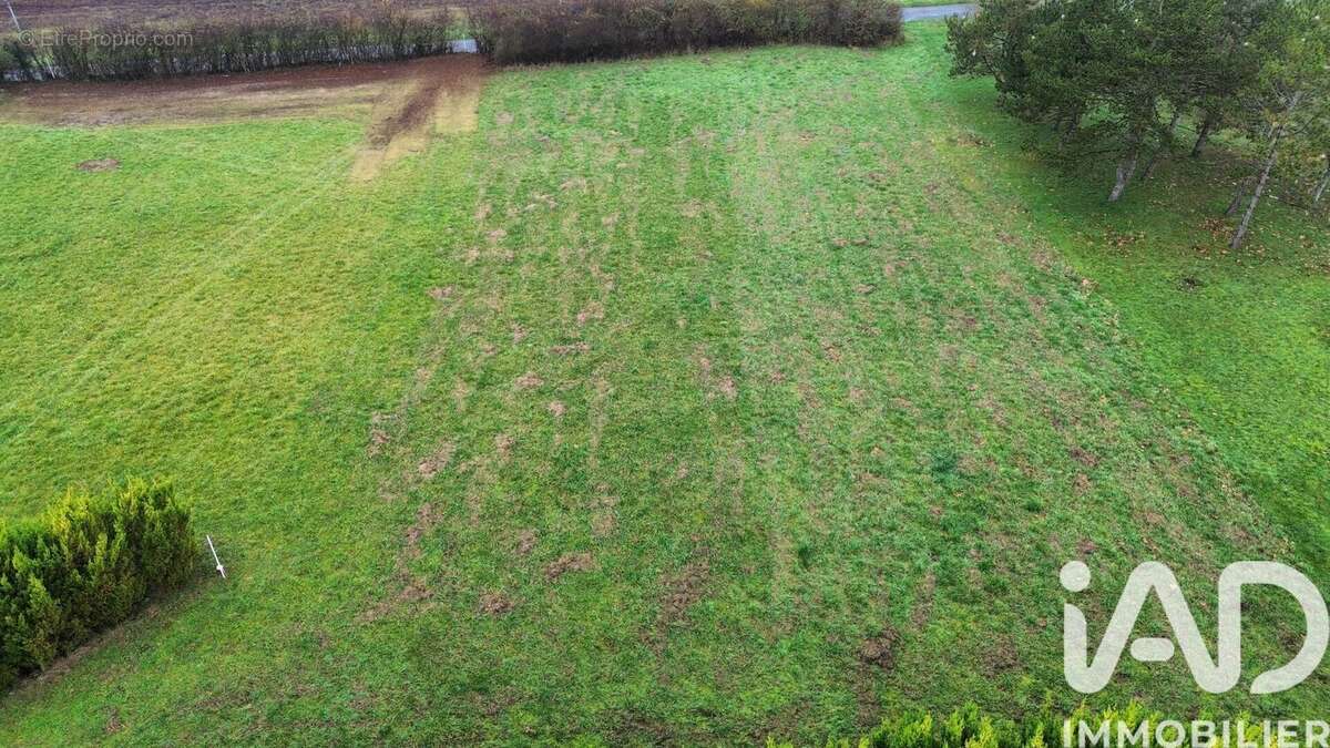 Photo 2 - Terrain à GENAC