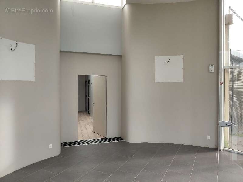 Commerce à GONDREVILLE