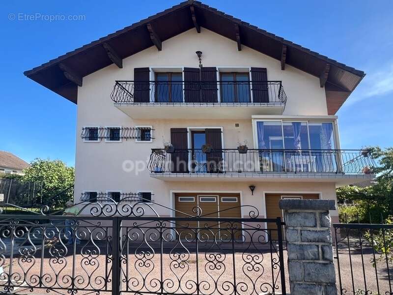 Appartement à PRINGY