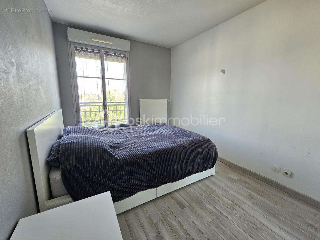 Appartement à VAUJOURS