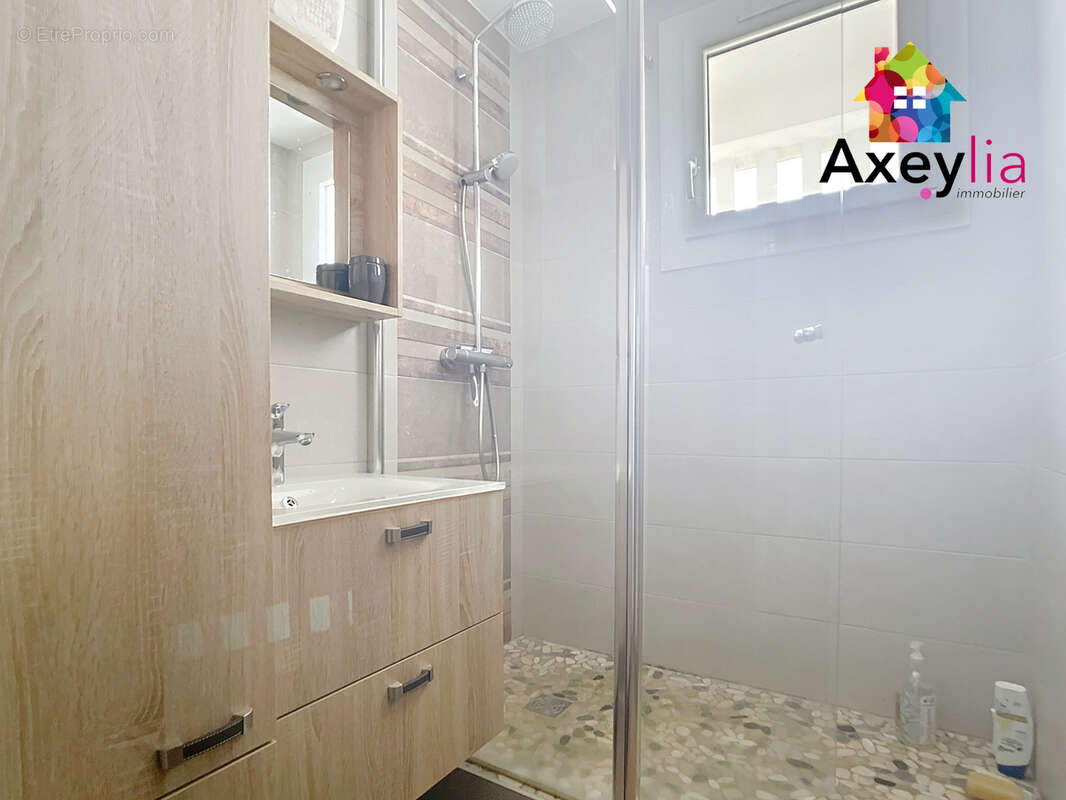 A vendre - roanne centre ville - grand appartement 4 chambres avec deux garages - photo 11