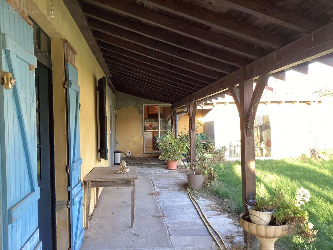 TERRASSE COUVERTE MAISON D&#039;ETE - Maison à LE VERDON-SUR-MER