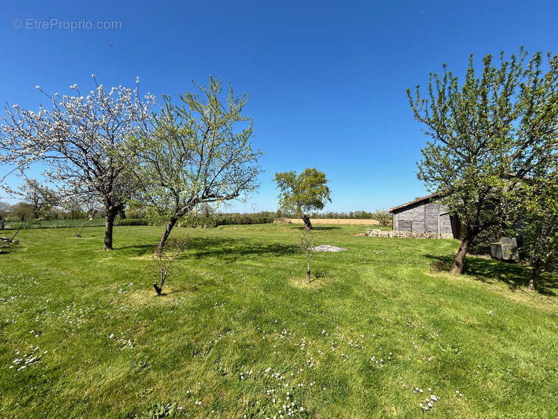 Maison à CHANTECORPS