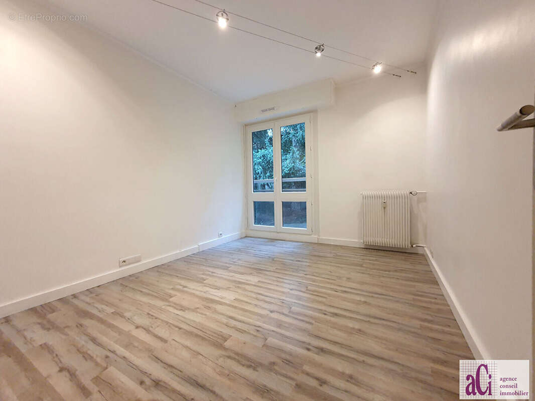 Appartement à L&#039;HAY-LES-ROSES