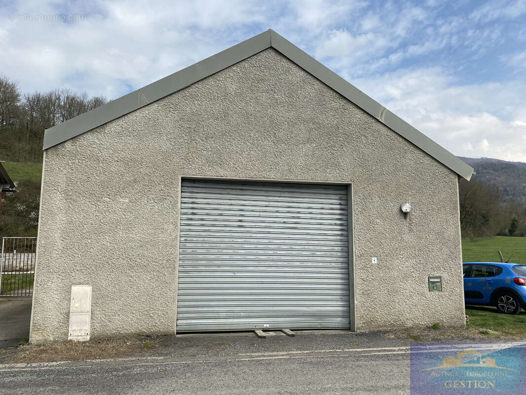 Hangar, pieces et terrain - photo 3