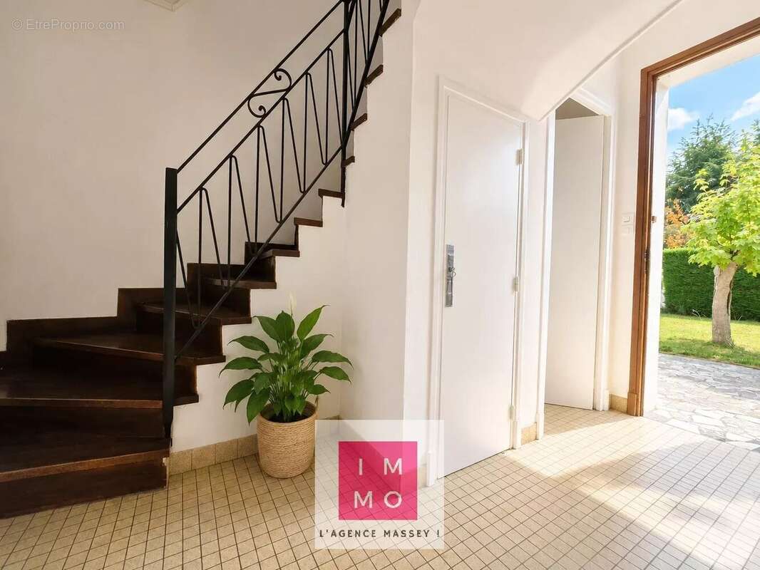 Maison familiale sur deux niveaux – 3 /4  chambres, double garage - photo 8
