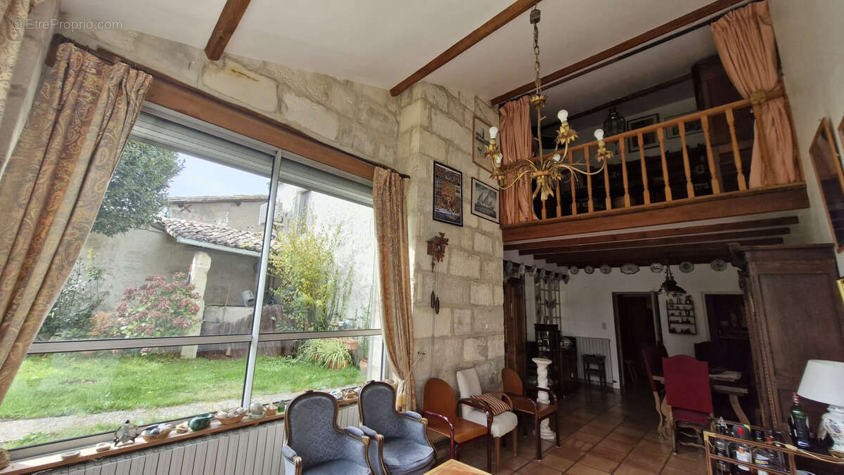 Maison à MORTAGNE-SUR-GIRONDE