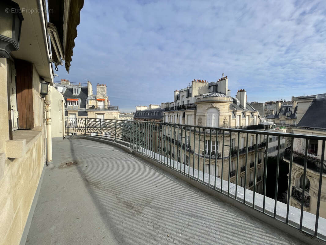 Appartement à PARIS-16E