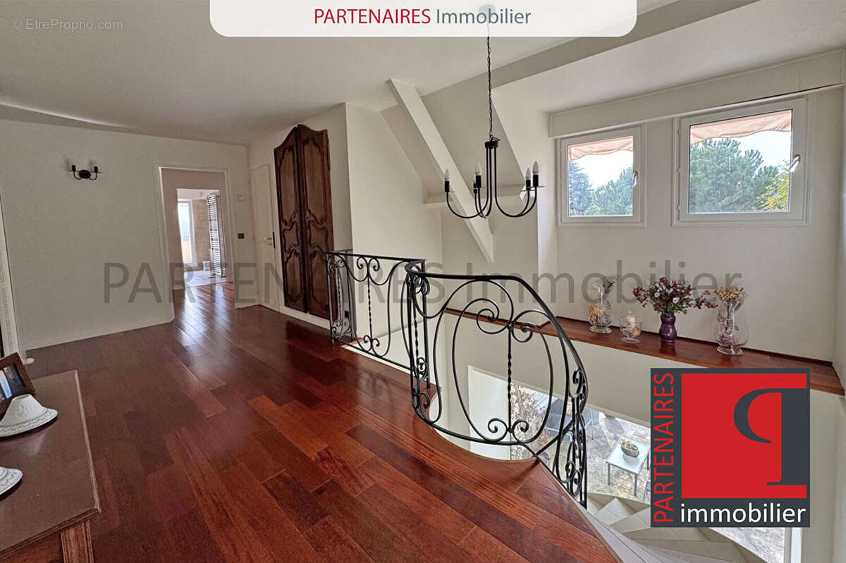 Maison à CRESPIERES