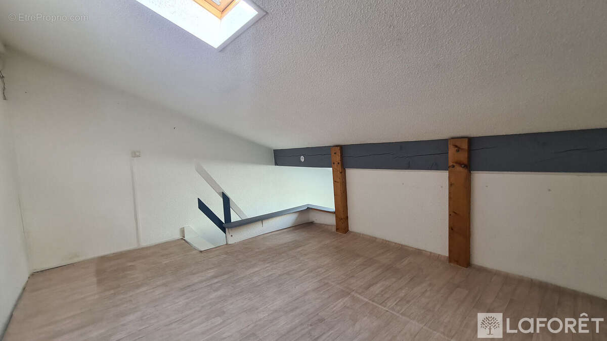 Maison à VIC-LA-GARDIOLE