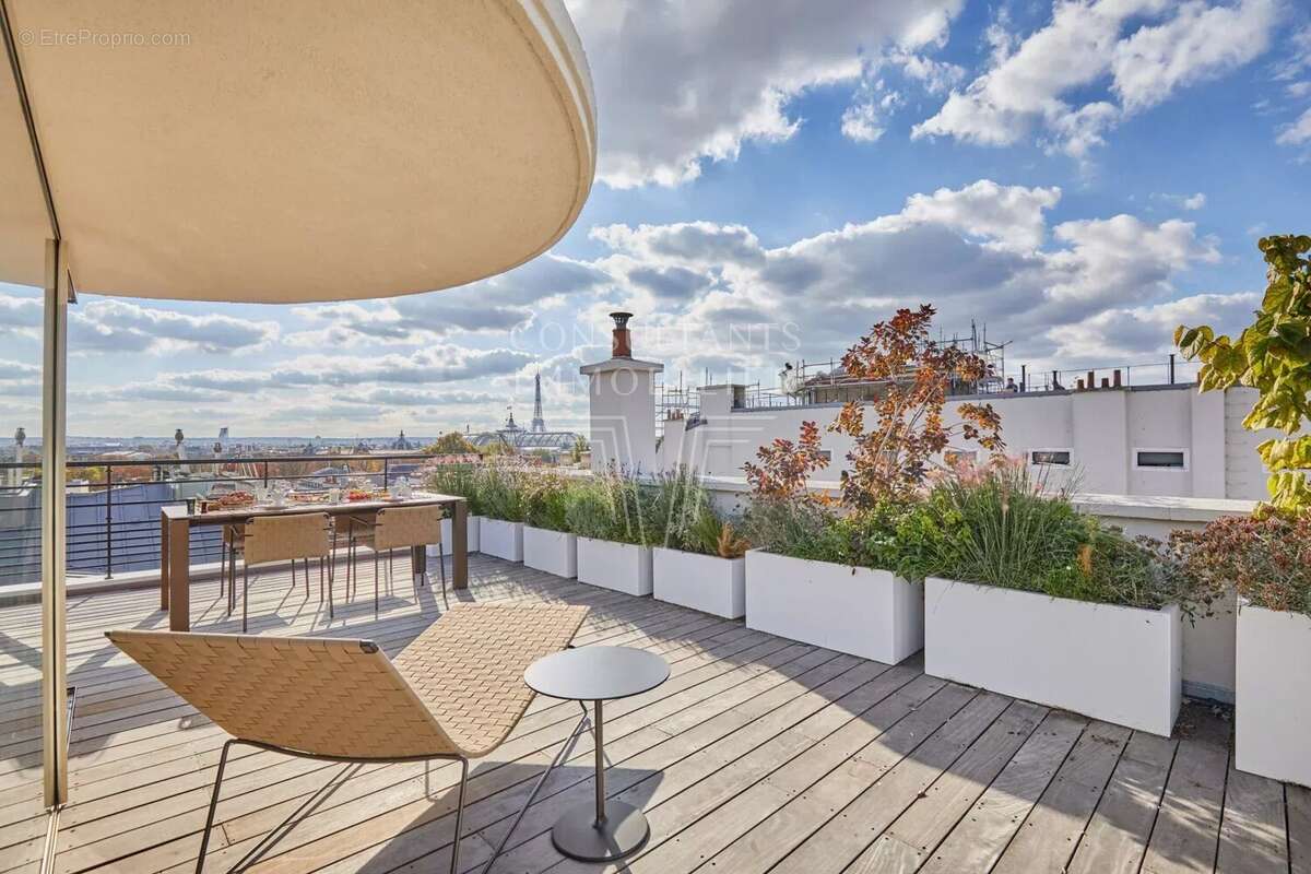 Appartement à PARIS-8E