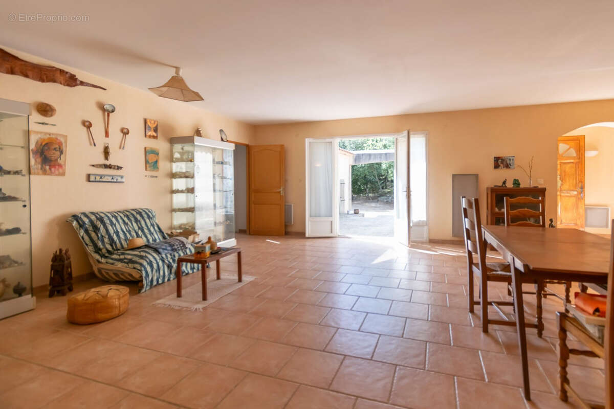 Maison de charme en Provence   172 m2 avec jardin de 2500 m2 - photo 6