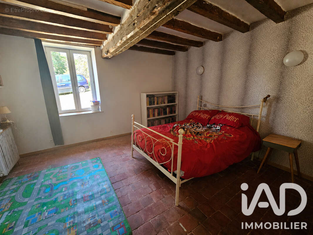 Maison 160 m² à Saint-Maurice-Thizouaille  - photo 7