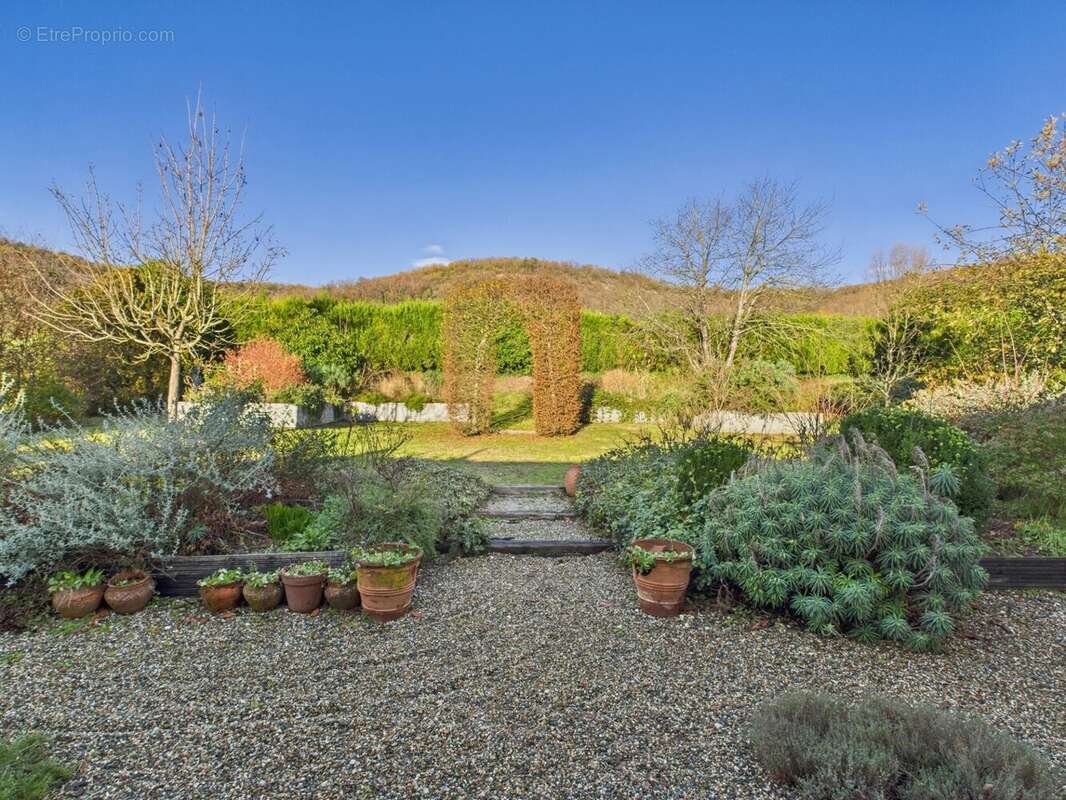 Maison à MONTAIGU-DE-QUERCY