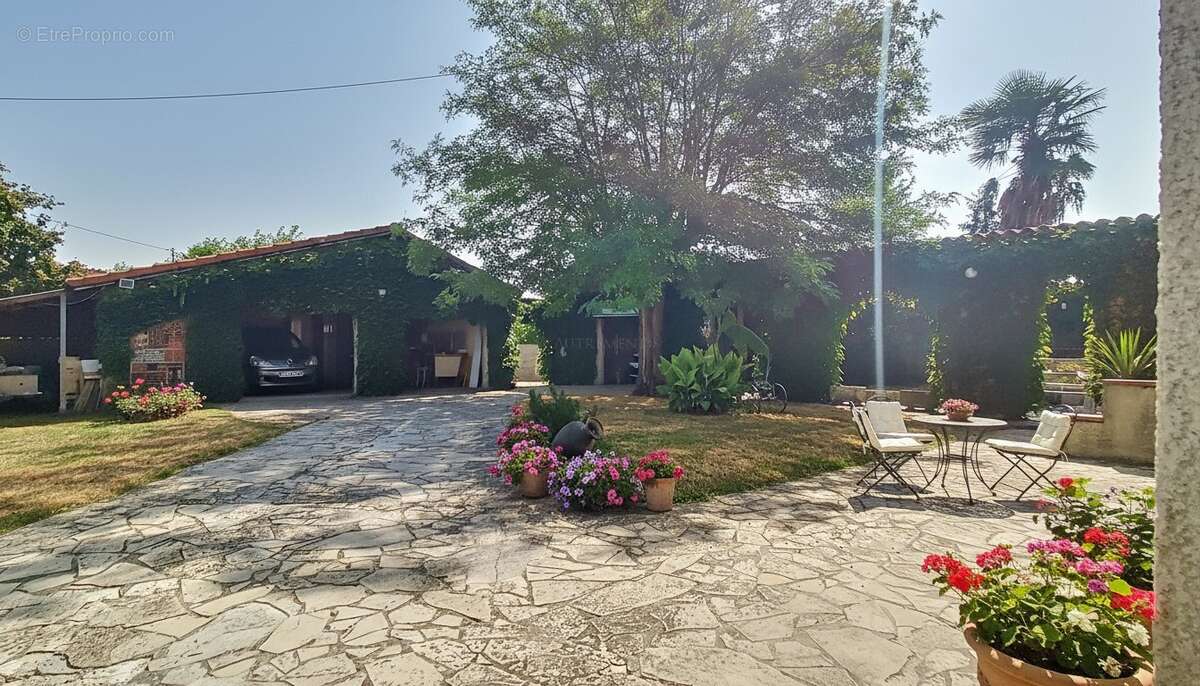 Maison à SAINT-SULPICE