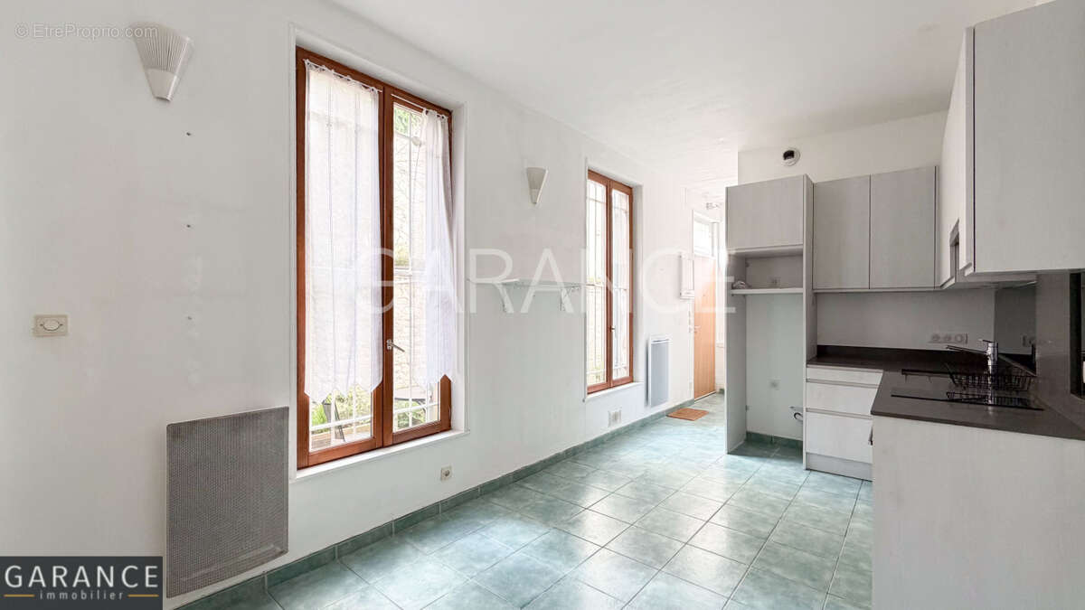 Appartement à PARIS-14E