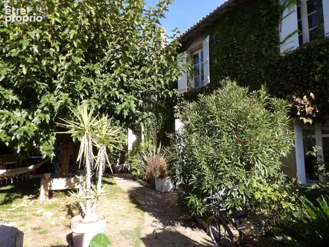 Photo Maison à Saint-Jean-D'angely au prix de 234 000€