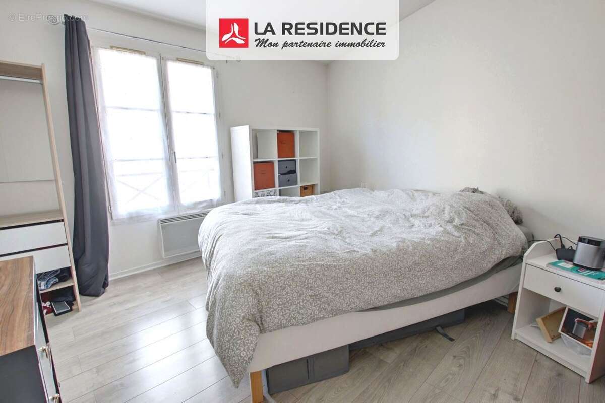 Appartement à LE MESNIL-SAINT-DENIS