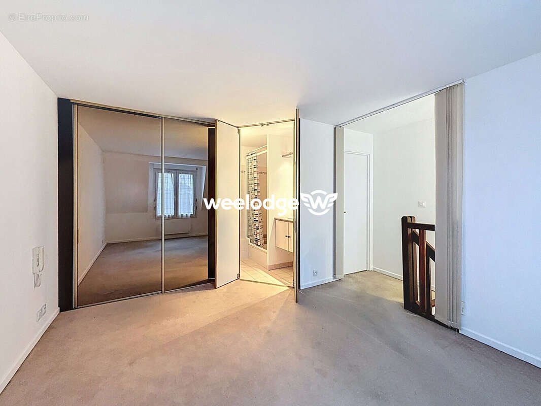 Appartement à LES CLAYES-SOUS-BOIS