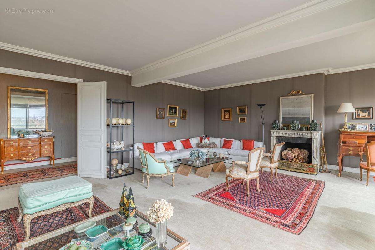 Appartement à PARIS-16E