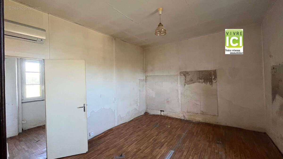 Maison à LA CHAPELLE-BASSE-MER