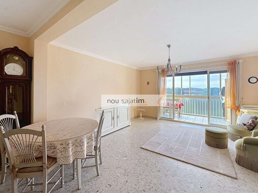 Appartement à SIX-FOURS-LES-PLAGES