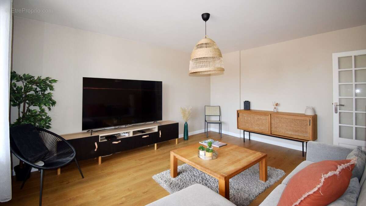 Vente Appartement T2 proche gare à VICHY avec balcons et garage - photo 2