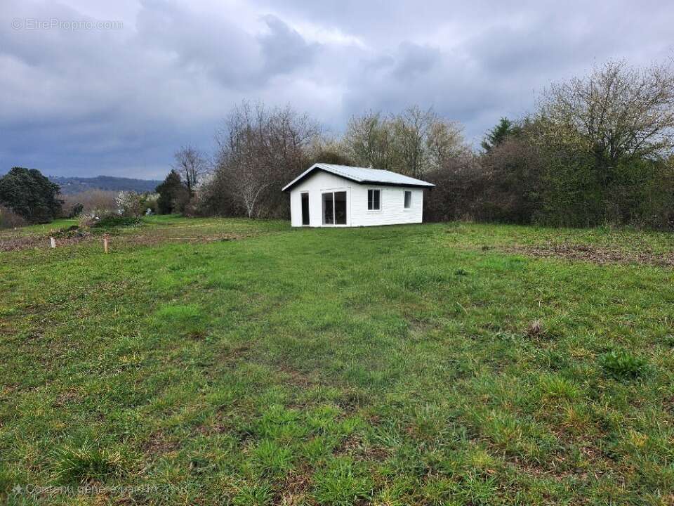 Terrain à PONT-EVEQUE