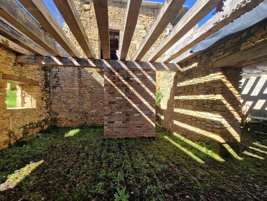 20260318113740 - Maison à MEYRALS