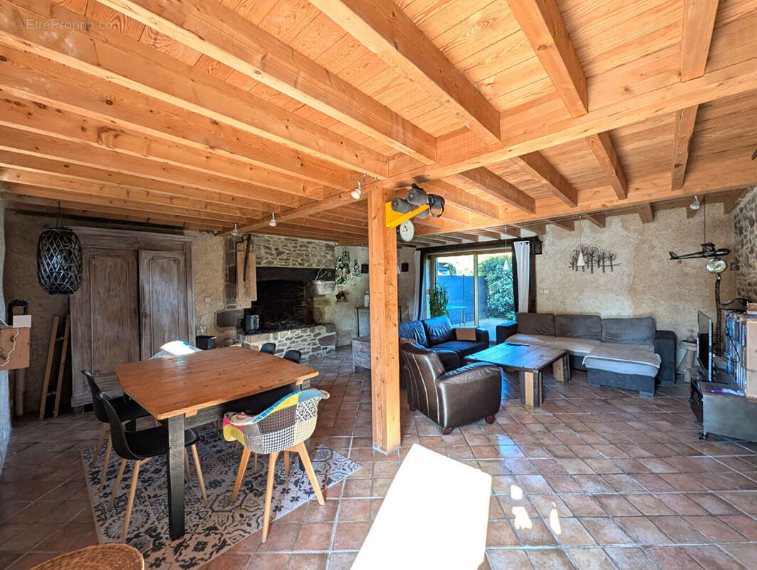 Maison à BAGUER-PICAN