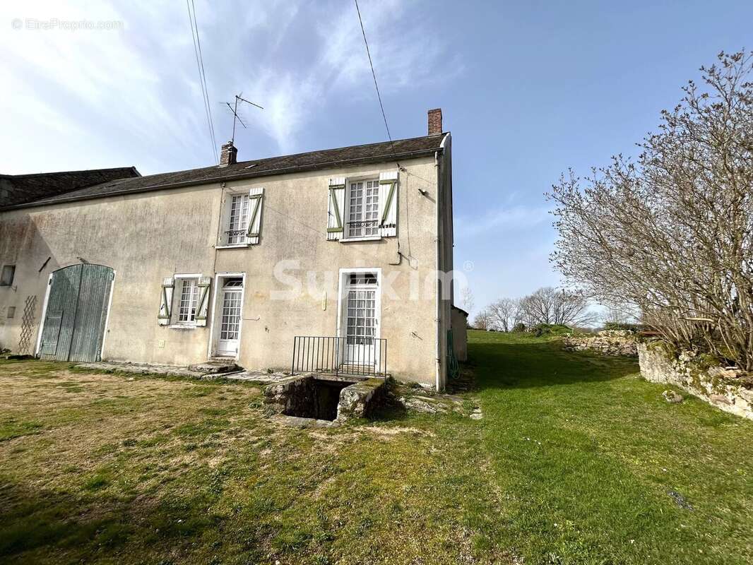 Maison à QUARRE-LES-TOMBES