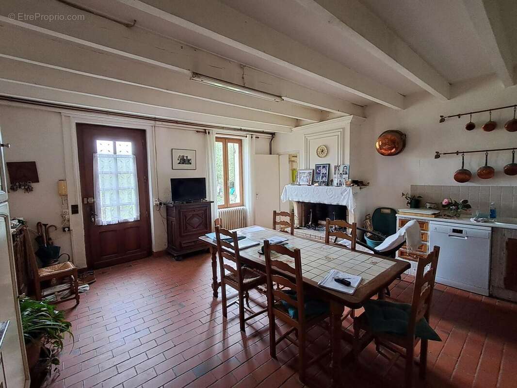 Maison 190 m² à Reignac  - photo 6