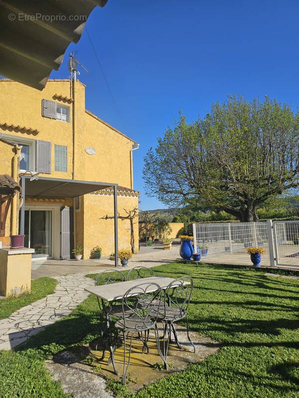 Maison à LA ROQUE-D'ANTHERON
