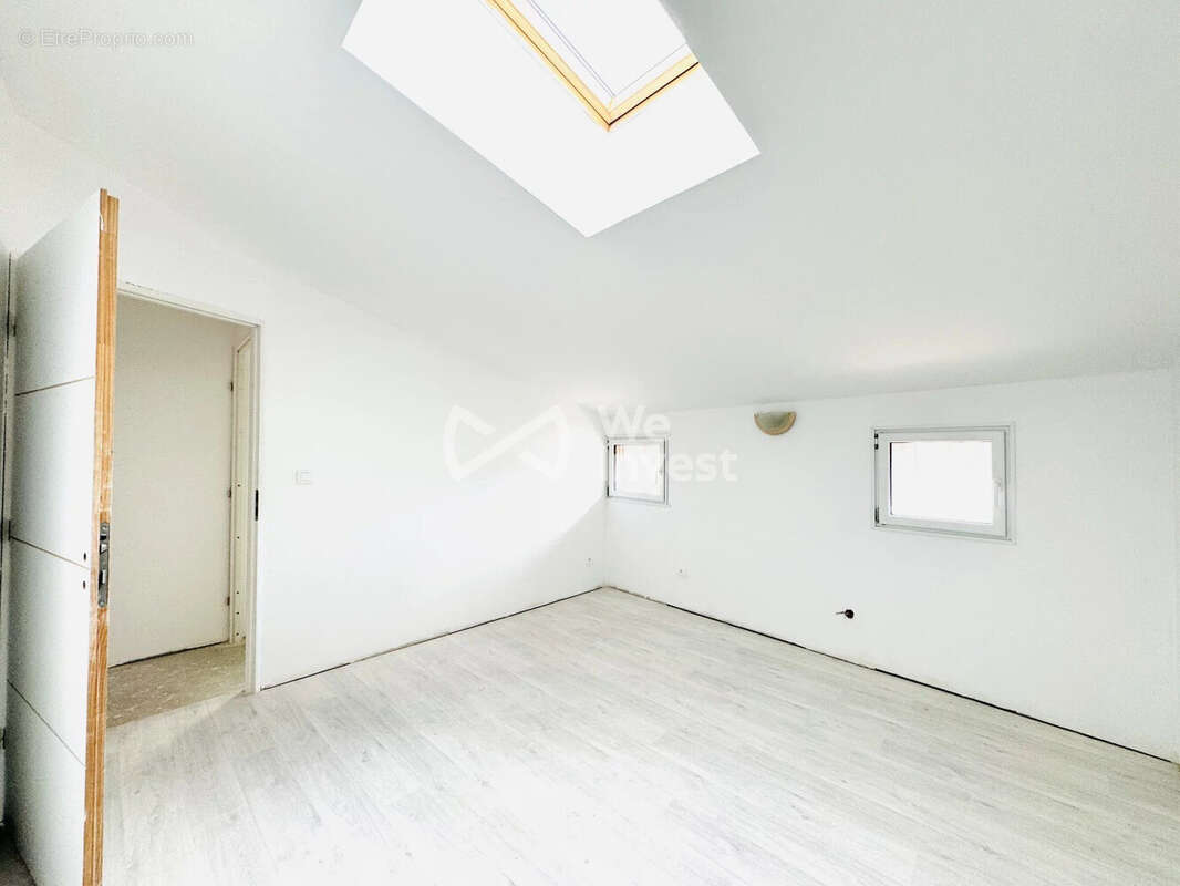 Maison à LES MARTRES-DE-VEYRE