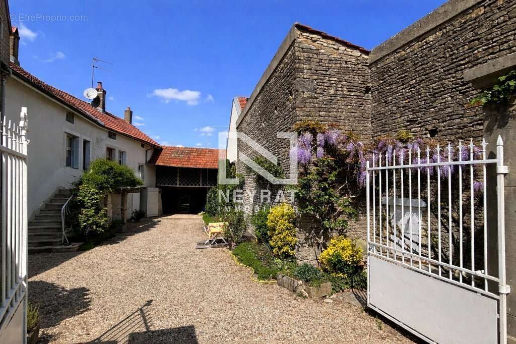 Maison à FUSSEY