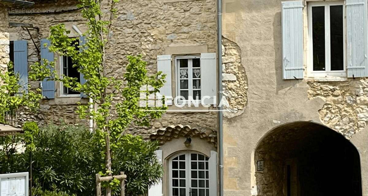 Maison à LUSSAN
