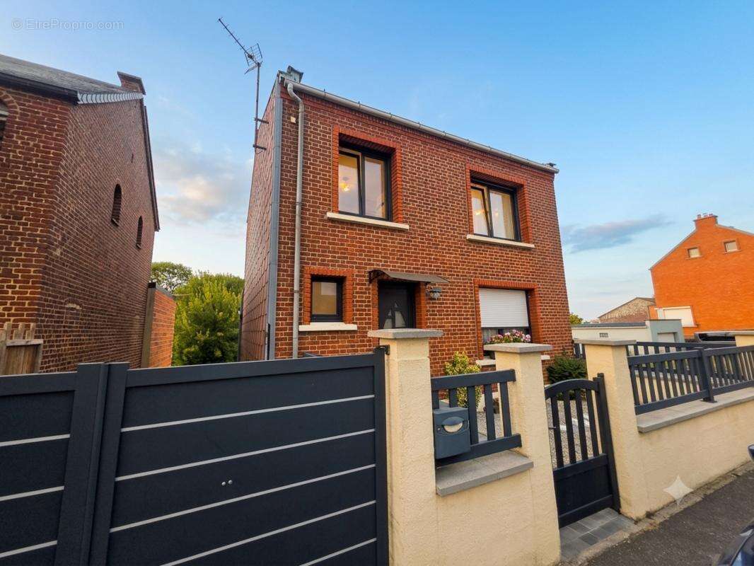 Exclusivité : Charmante Maison "Vanesse" individuelle avec vaste jardin et sous-sol complet ! - photo 11