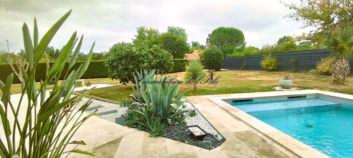 Maison à CHAMPCEVINEL