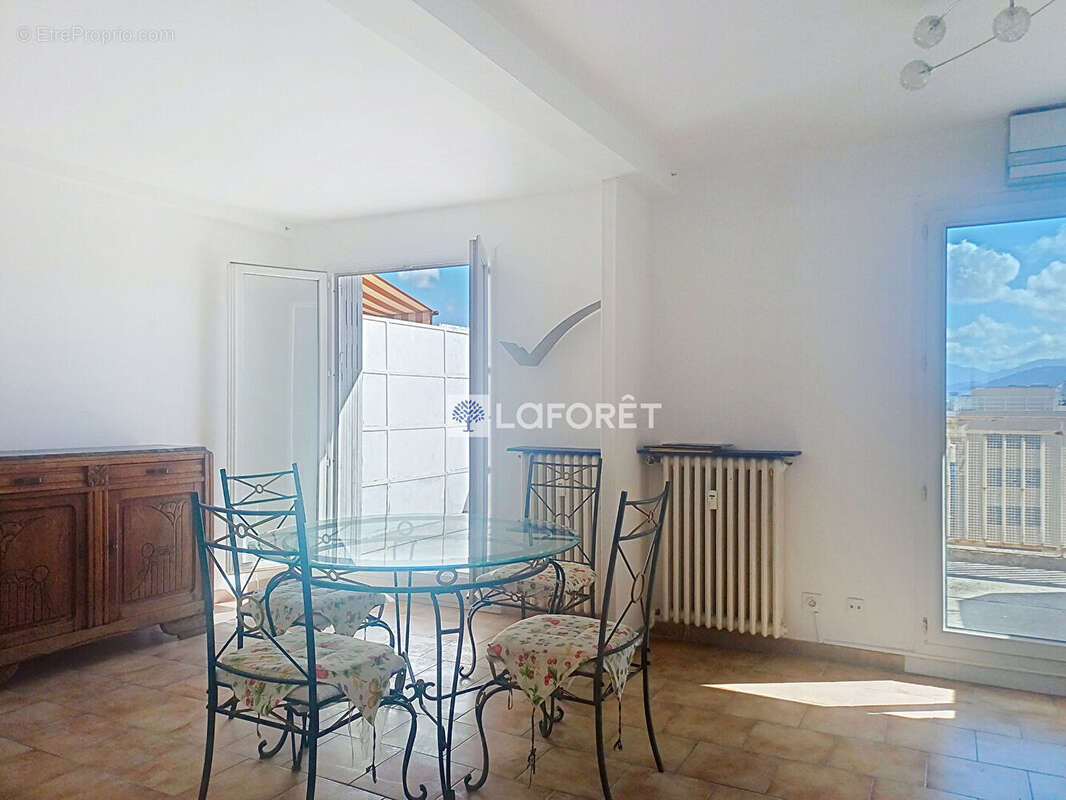 Appartement 2 pièces -Secteur Saint-Augustin / Arénas, Dernier étage avec terrasse - photo 4