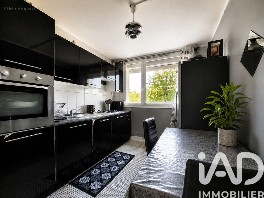 Photo 2 - Appartement à SAINT-ETIENNE-DU-ROUVRAY