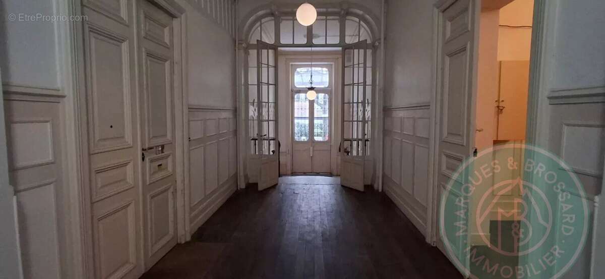 Pau centre  – appartement de 196 m² - parking privatif - photo 16