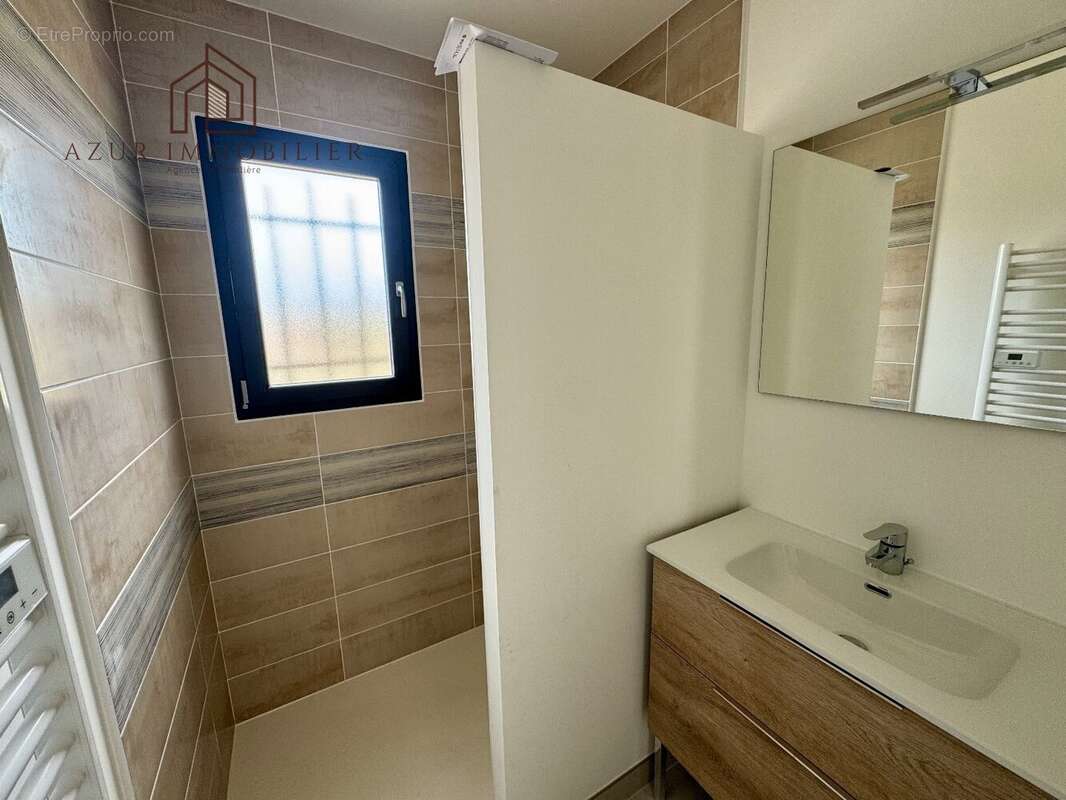 Maison à NISSAN-LEZ-ENSERUNE