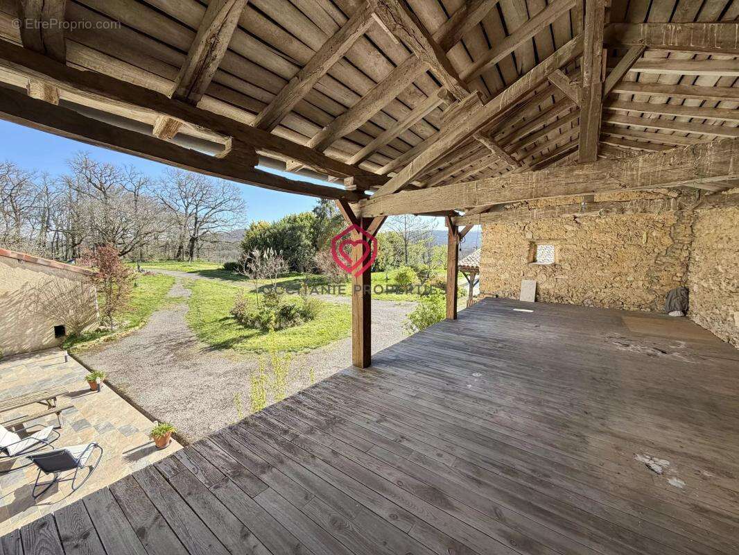 Propriétés de 2 maisons et dépendance - photo 17